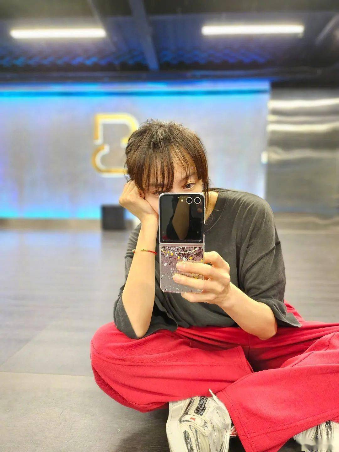 知名女星被怼上热搜,当事方紧急致歉_宋茜_伴舞_舞台