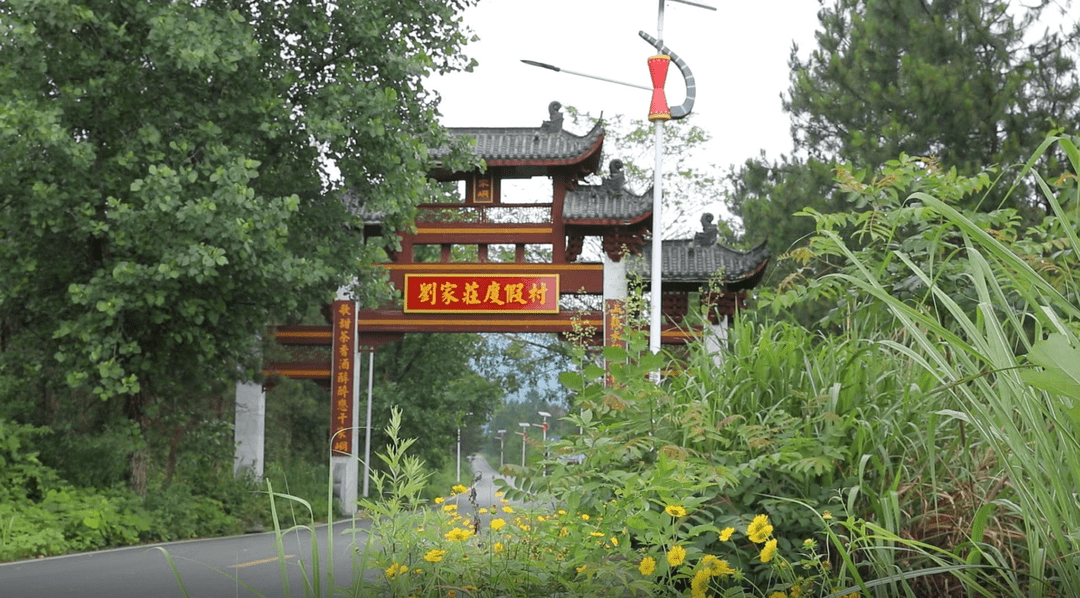 千家峒瑤族鄉地處都龐嶺南麓,境內自然風光優美,風土人情獨特,建有大