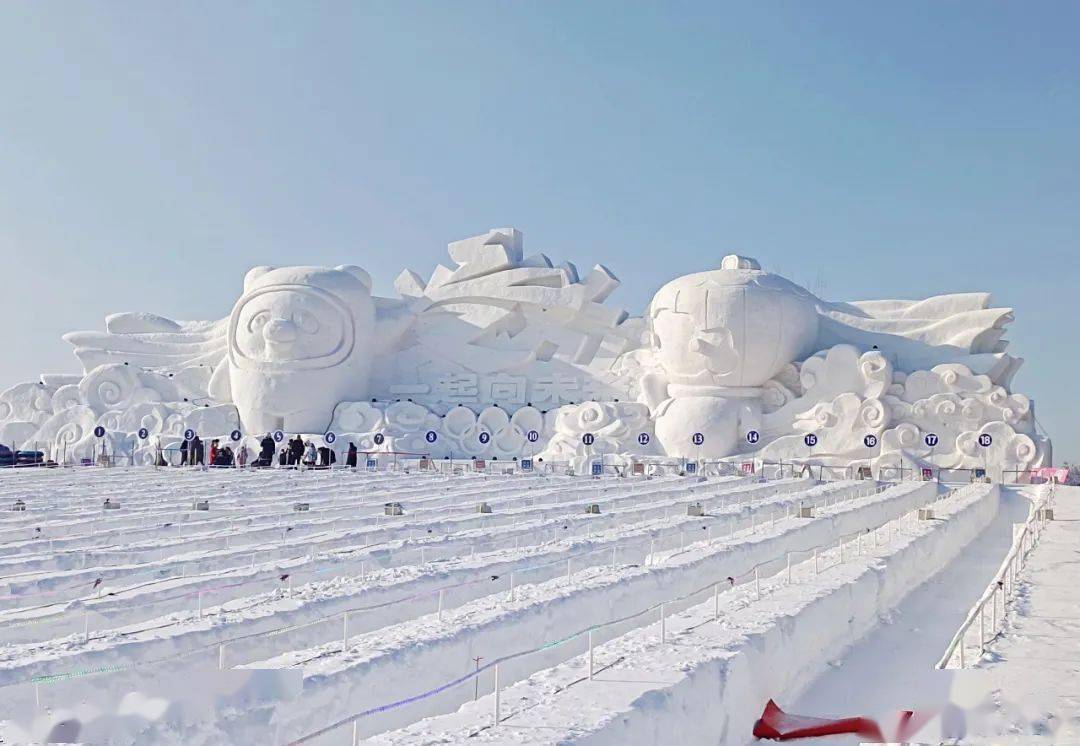 又到了一年里它最火的时候_哈尔滨_冰雪大世界_冰雕