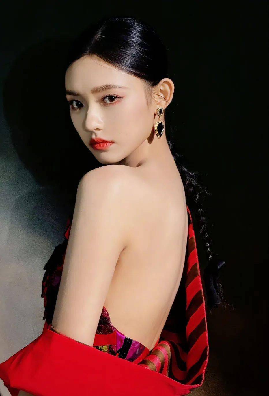 林允被金主包养?于适官宣新嫂子?杨丞琳为五月天挡枪?宋茜霸凌素人?