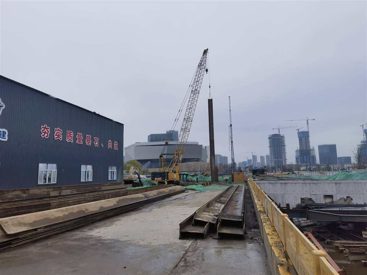 中交二航局建功南京 “豆腐块”里建成无柱地铁站