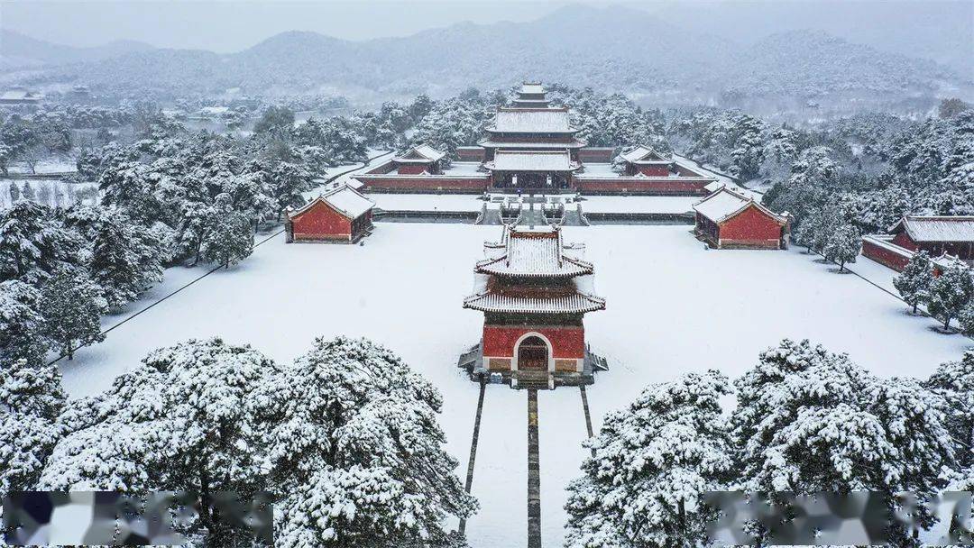 白雪镶红墙,诗情入画,醉在这人间绝色中!