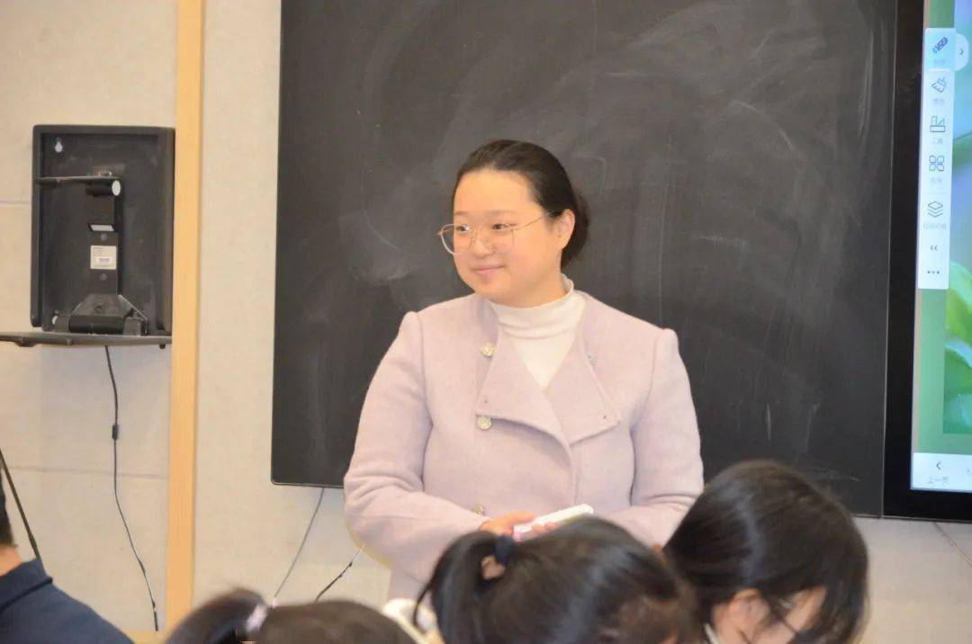 求是实验中学的戚美玲老师以纪录片《昆虫赞歌》的拍摄为任务驱动,给