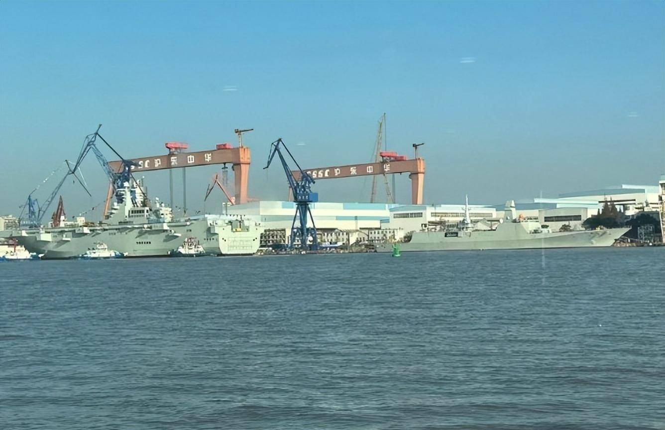 從開工到建成只用半年,075型4號艦下水,解放軍再添4萬噸鉅艦_兩棲攻擊