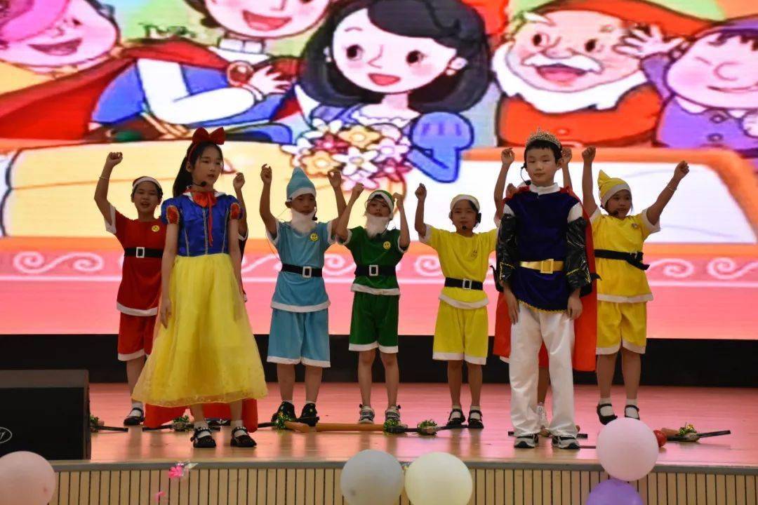 学校组织以"funny drama,funny english!