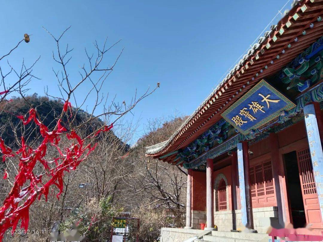 千峰笋石千株玉 万树松萝万朵银——泰山玉泉寺现雪凇奇观