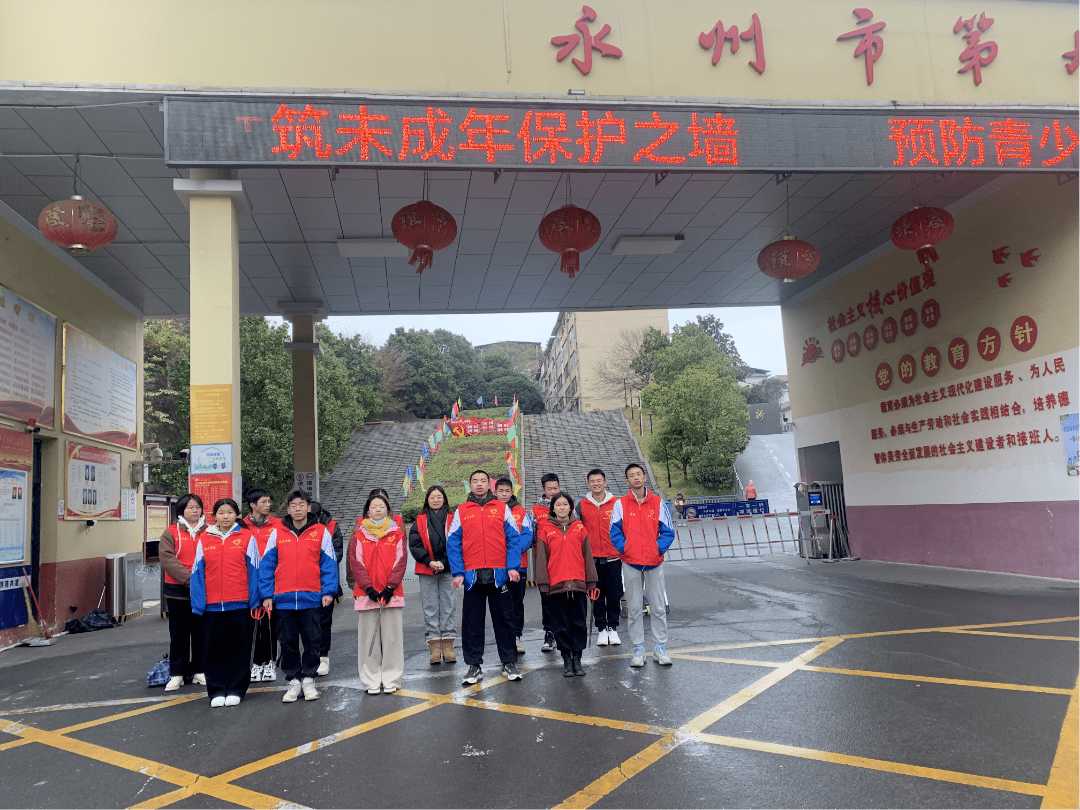 永州市第九中学2155班志愿服务队指导老师艾丽洁说:"尽管天气逐渐变冷