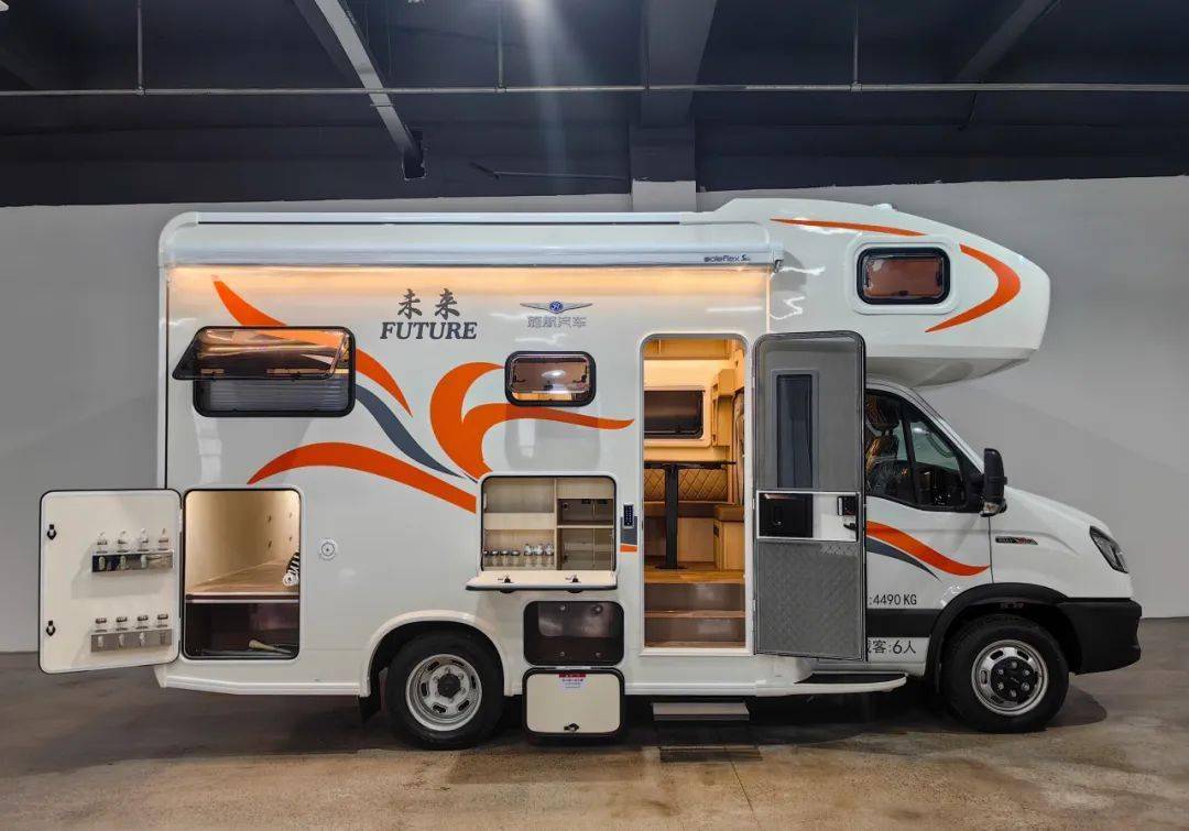 旌航房车未来系列 后横床设计 宽裕收纳空间 尽显贴心之道