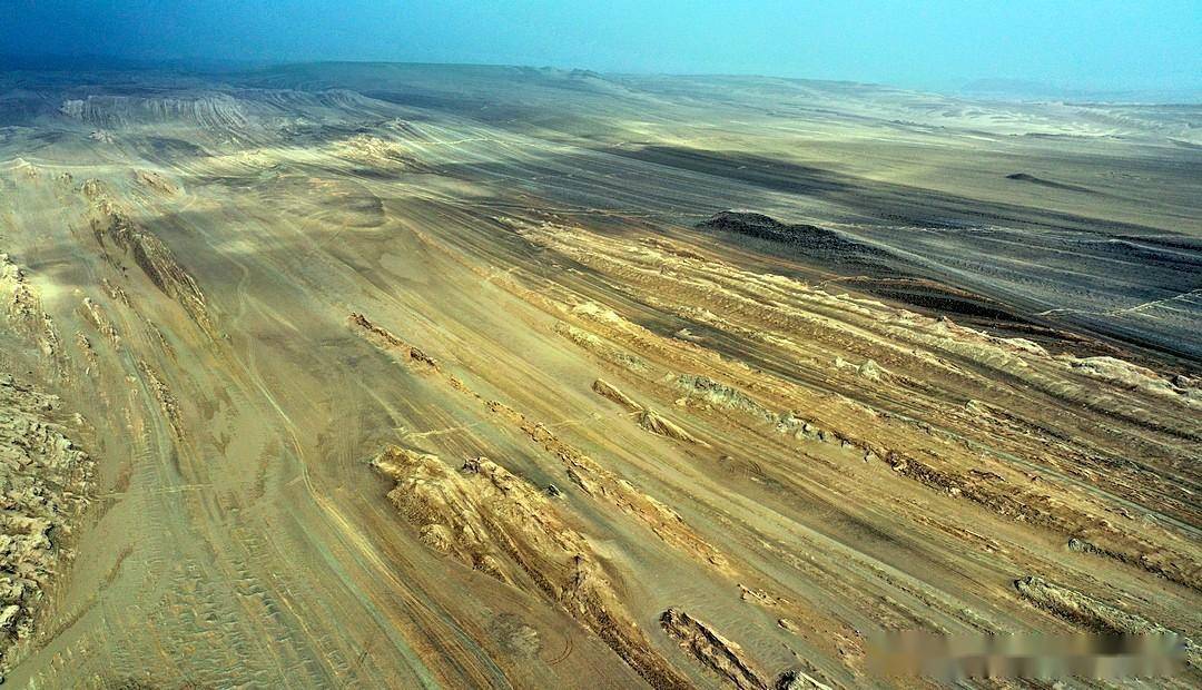 《青海行》大漠戈壁雅丹地貌_柴达木盆地_国道_大西北