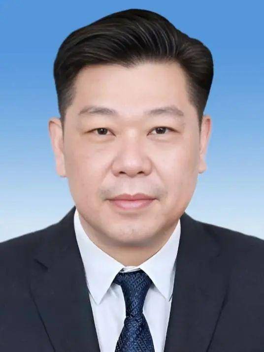 张文杰曾长期在宁波市工作,历任共青团宁波市委书记,余姚市委常委