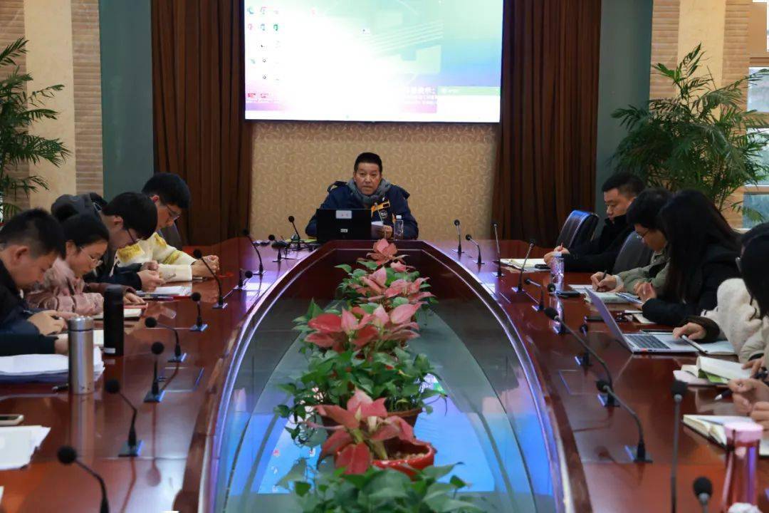 邀请了七宝中学特级班主任姚成平老师为广大青年班主任带来了主题为