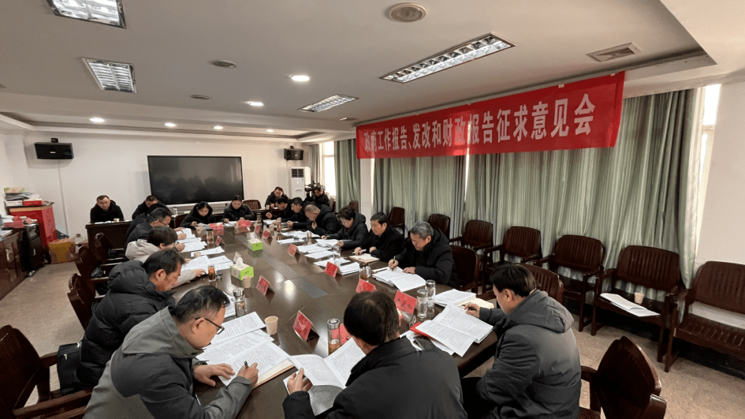 【人大工作】县委副书记、县长于群就政府工作报告（征求意见稿）等材料向县人大常委会征求意见
