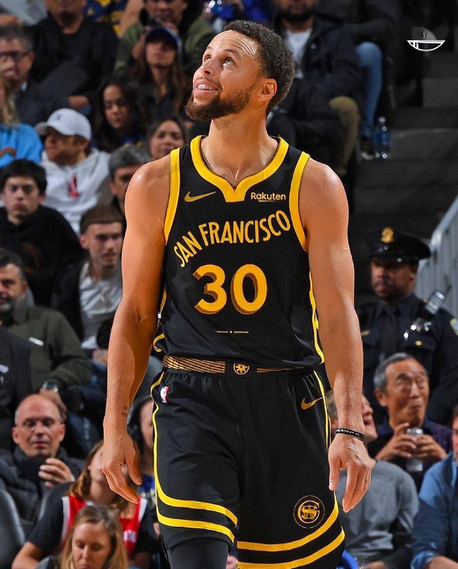 库里末节狂13分 加时关键5分再做晚安庆祝逆转绿军_布朗_金州勇士