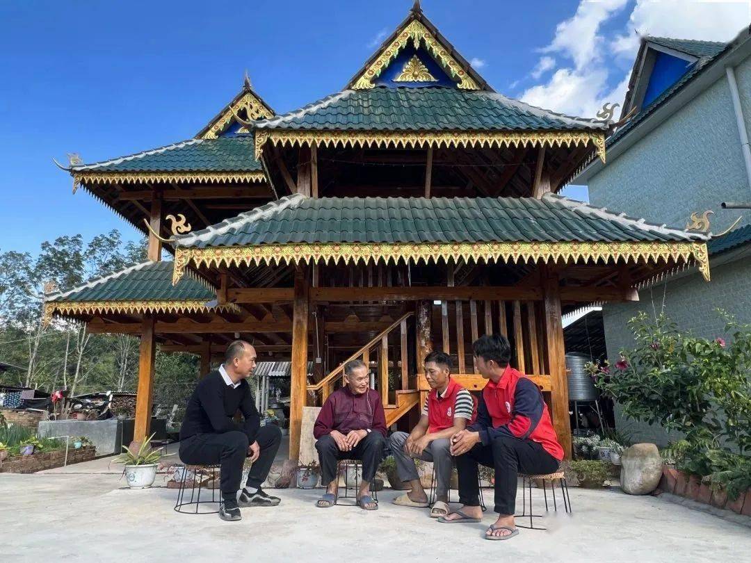 党员带头,群众紧跟,景洪市景讷乡这个村的"幸福路"越铺越宽!