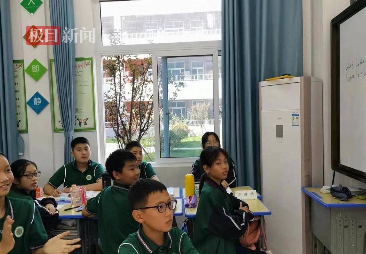 修缮校舍,开展体育教育资源入乡村学校行动,其中向监利市尺八中学公益