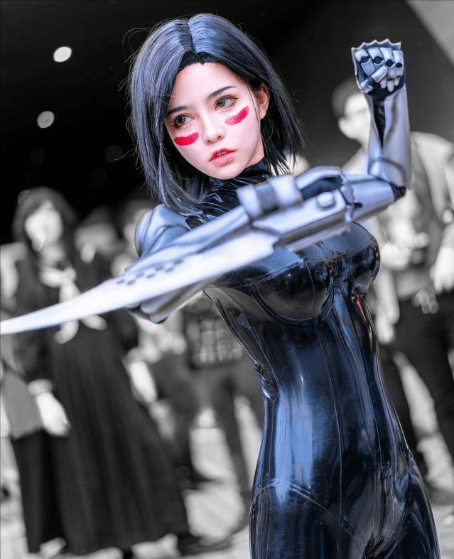 漫展胶衣cos最吸睛?对coser身材要求太高,还得靠别人脱衣服