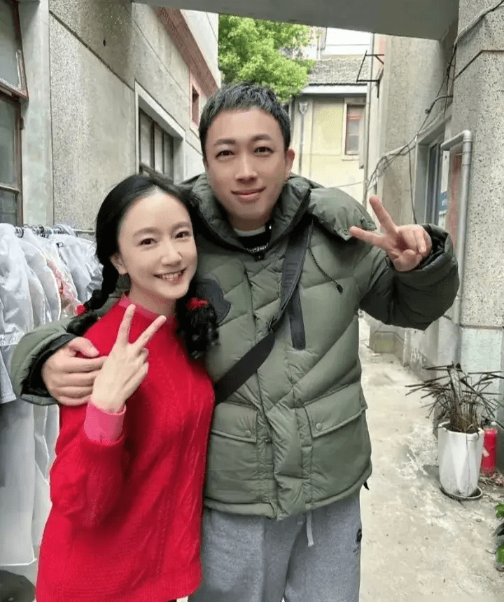 第一眼认出蒋欣_感觉_美颜_红色