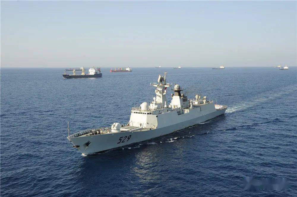 第三批护航编队舰艇编队:深圳舰(167),黄山舰(570),微山湖舰(887)出发