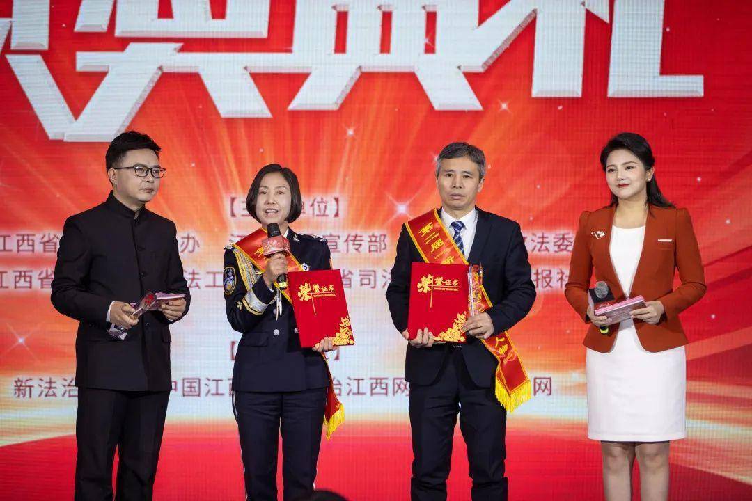 坚持与执着王焕平是来自赣州市寻乌县的一名农民分别接受了采访王焕平