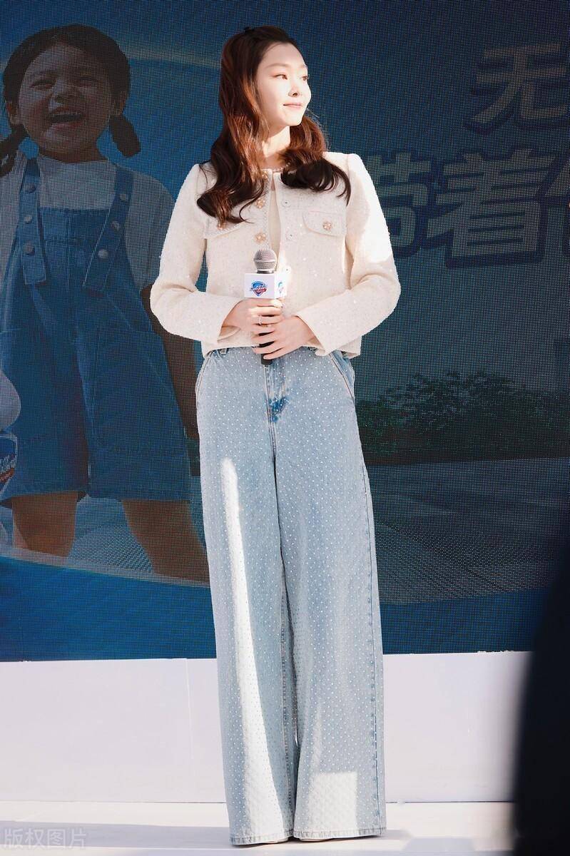 宋轶出席舒肤佳品牌活动,小香风穿搭精致优雅_广东_佛山