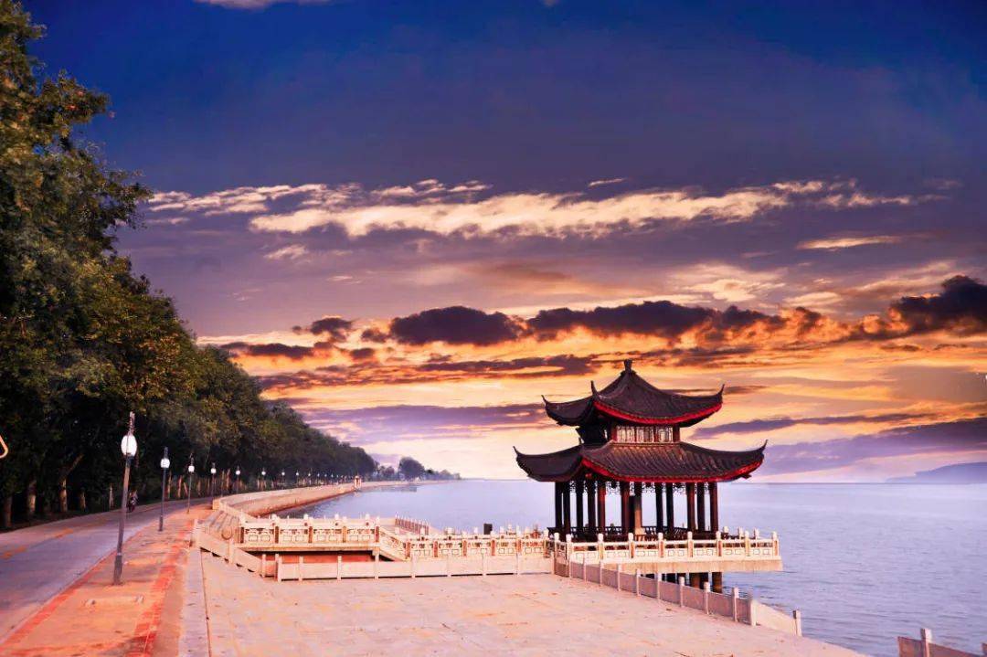 安丰塘历史悠久,流传的"安丰塘传说"作为一种民间文学,被被列入安徽