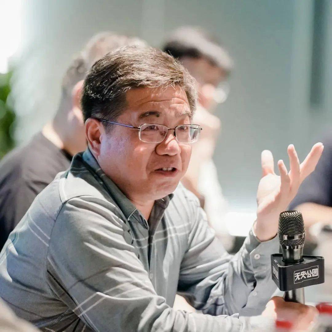 陈越复旦大学哲学学院党委书记袁新副教授致开幕词.