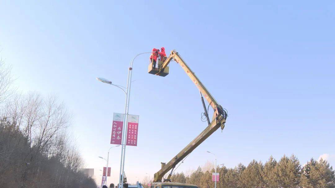 乌翠区:路灯更换升级 点亮城市夜空_群众_施工_节能