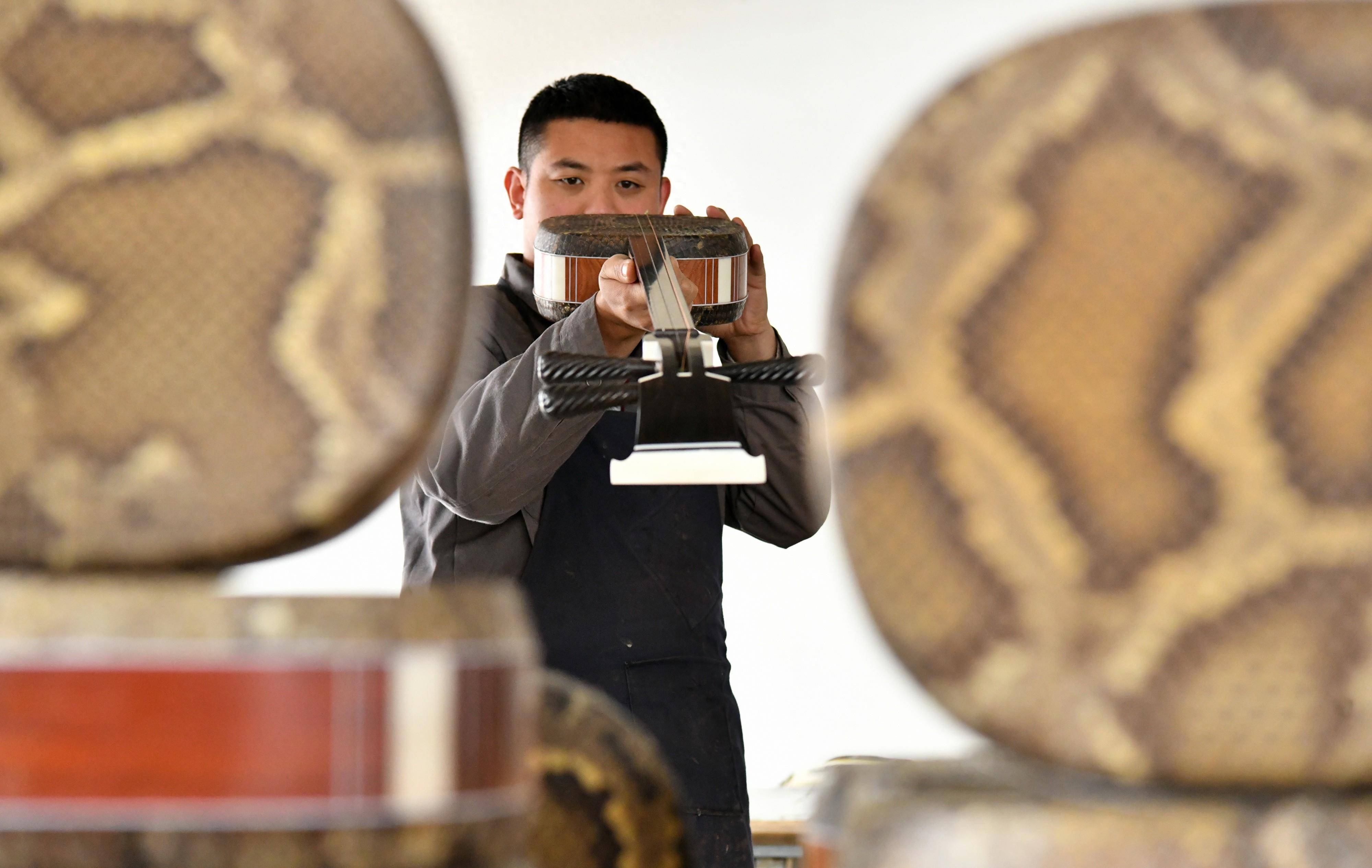 (文化)河北肃宁:传承三弦制作技艺_新华社_一家_企业