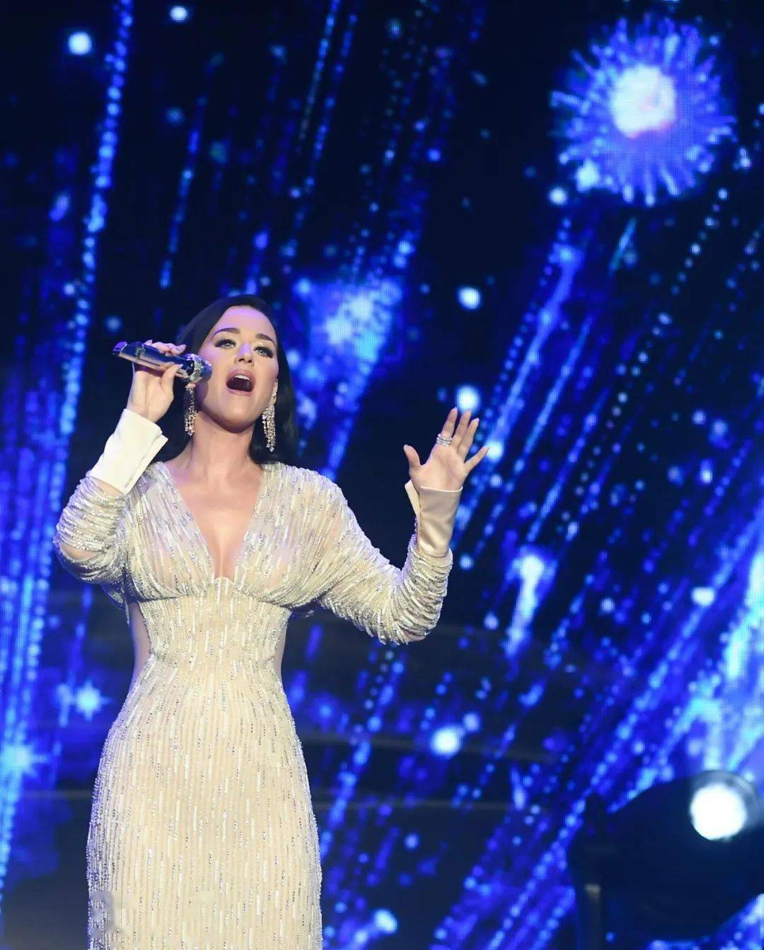 katy perry 为越南国家级晚会表演