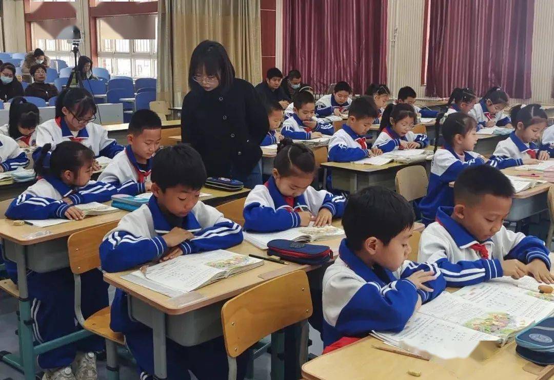 华明小学开展"华明杯"优质课评比展示活动_教学_专场_教育