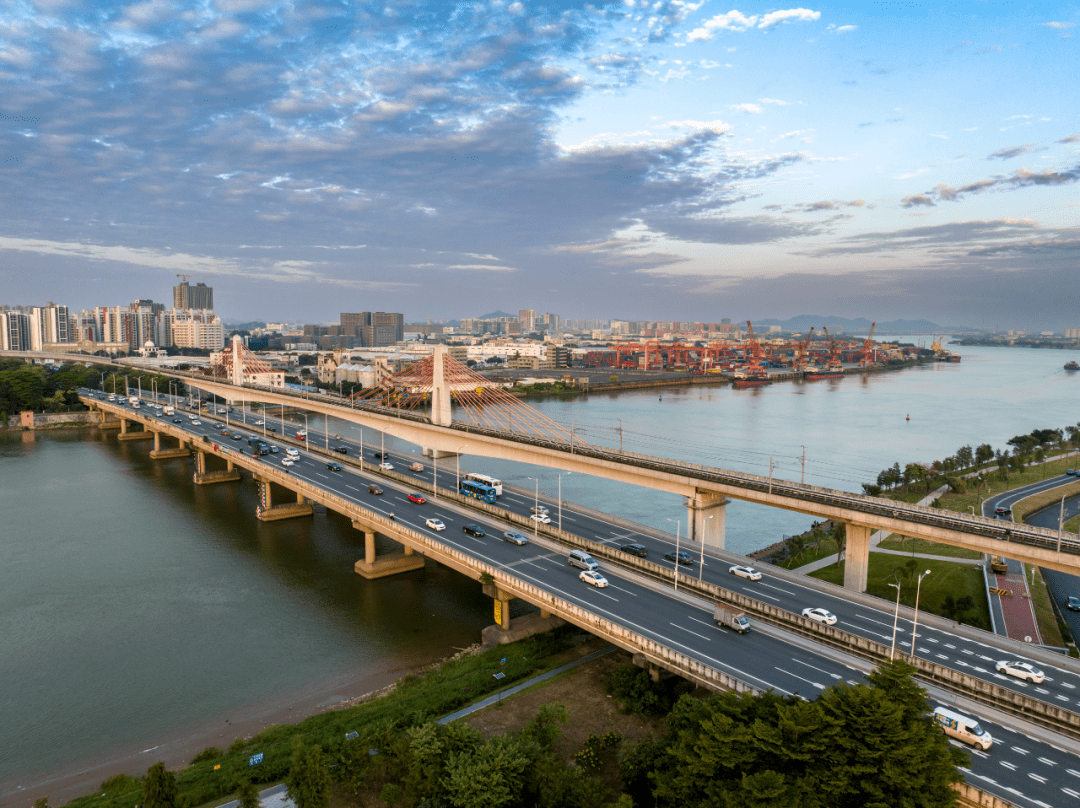 8亿元,其中桥梁工程包括三洪奇大桥,龙江二桥,西樵大桥3座桥梁的拆除