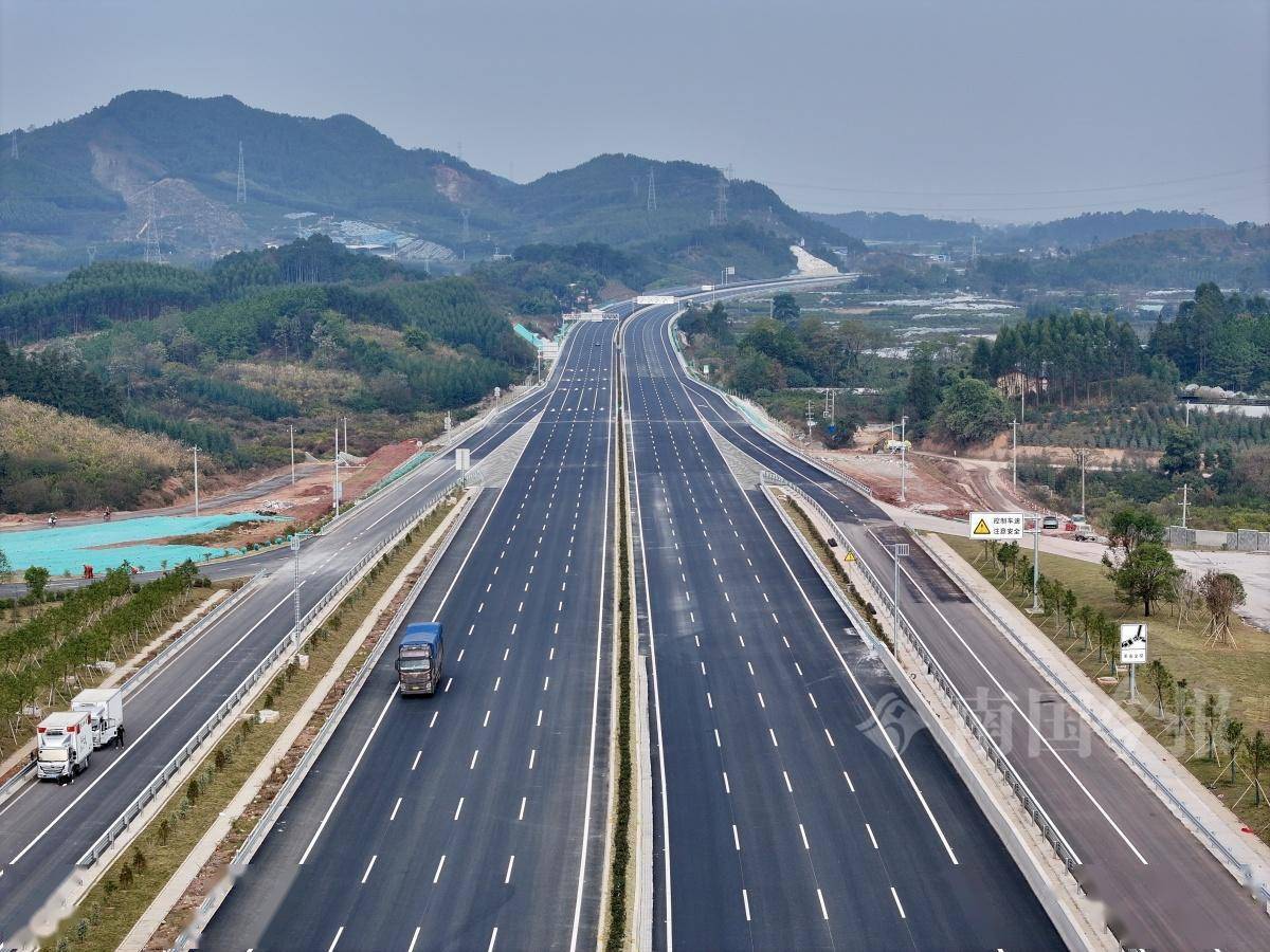 桂柳高速改扩建通车,体验感很不错!_桂林_高速公路_项目