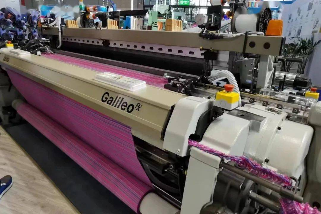 客户的新品研发,提高生产的灵活性,剑杆织机生产企业纷纷优化产品结构