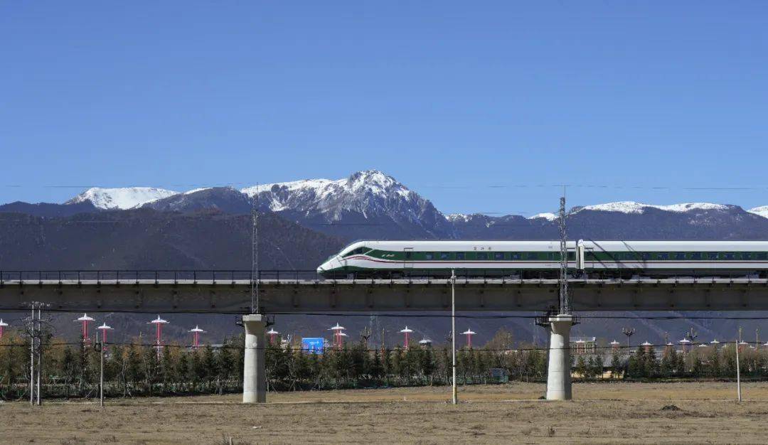 麗香鐵路開通運營