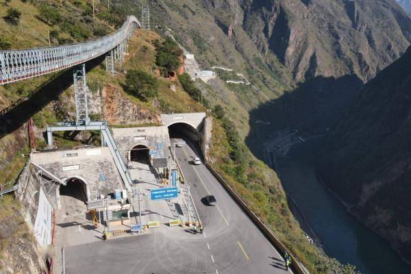 与雅砻江公司取得联系,希望利用锦屏山隧道共建我国第一座地下实验室