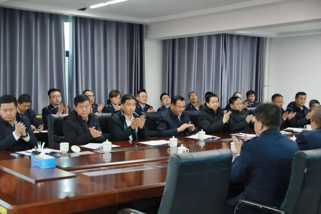 海北州委书记夏吾杰带领四大班子领导走访慰问州税务局干部职工_工作