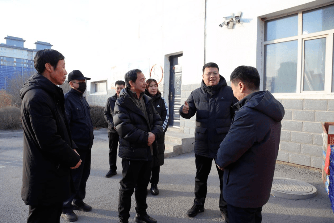12月29日,突泉县委副书记,县长王永佳带领慰问组来到内蒙古鑫泰集团