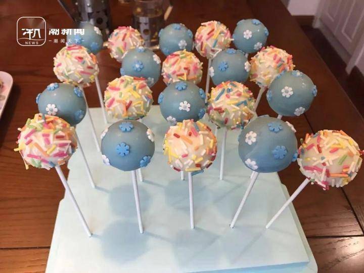 67甜蜜超标!学校摆出糖果摊,连棉花糖,糖画都安排上了