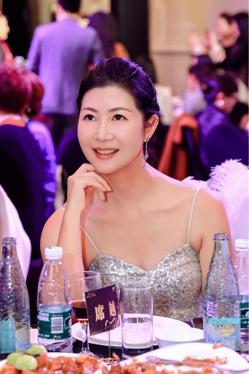 这一桌有我的好友韩燕,黄蓓蓓,yiwen studio创始人曹议文,小象馆