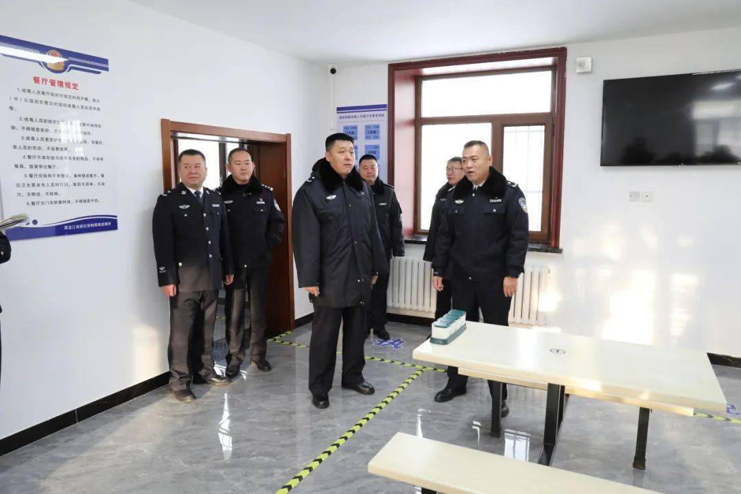 绥化市副市长,市公安局党委书记,局长丁然前往省绥化强戒所看望慰问