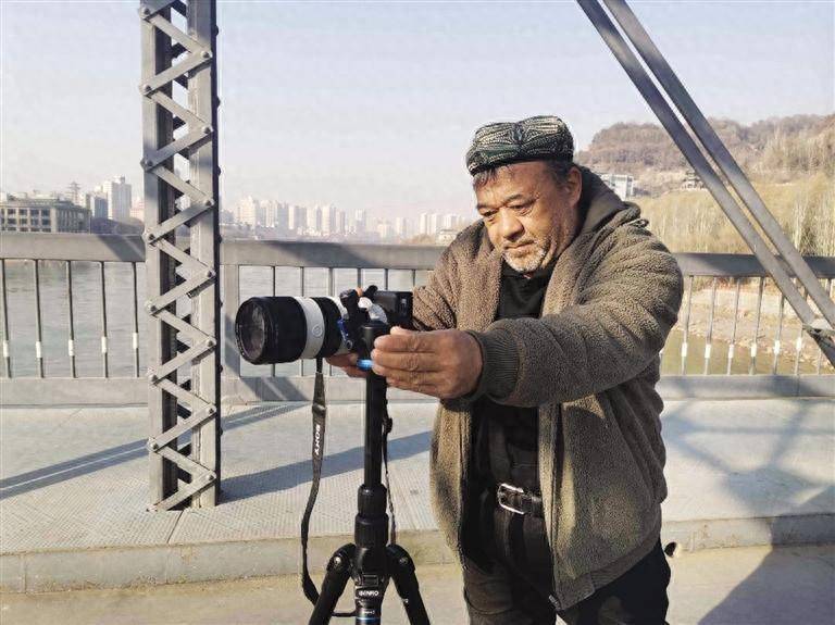 全国道德模范阿里木江·哈力克来兰州了 "黄河之滨真的很美,盛夏时我