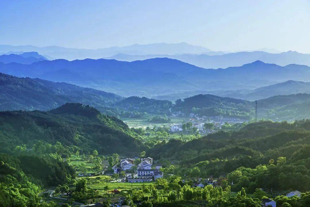 里罗城村)end2024新年寄语|向美而行 绽放精彩 你坐飞机,我送景区门票