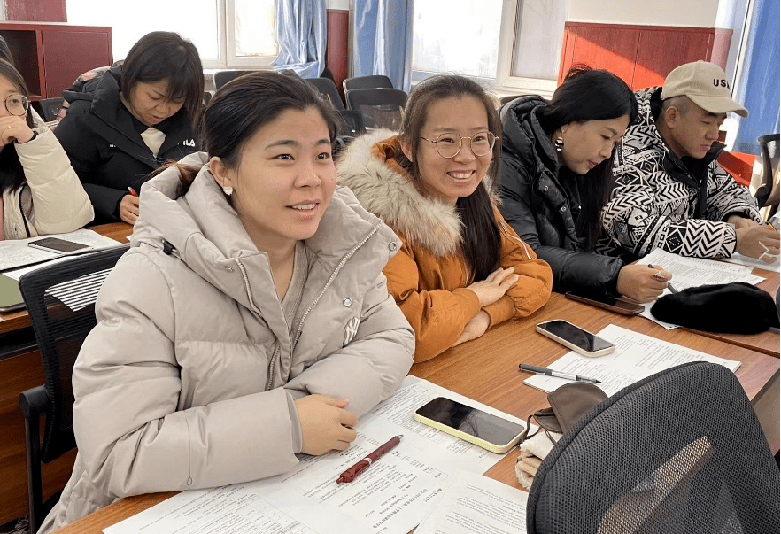 乌兰浩特二中教师那琴,胡斯日古楞 ,王丽丹,陈淑琴四人参加了我校第