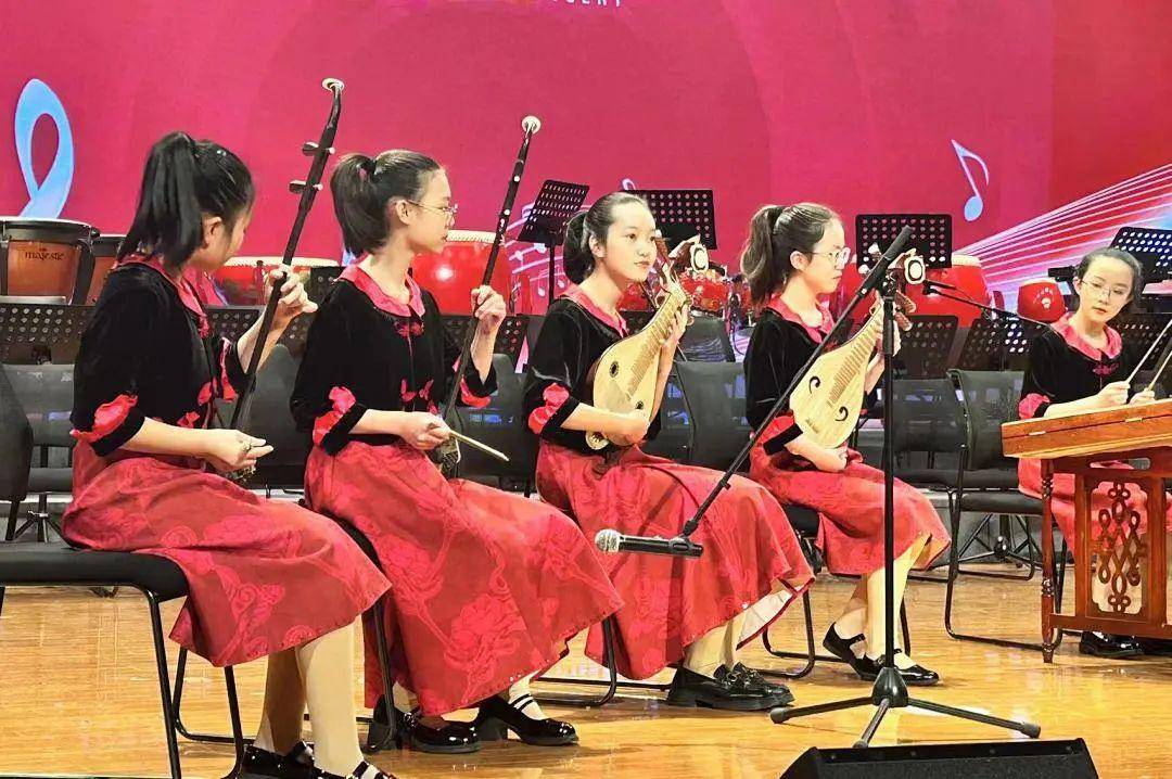 二胡教育家王永德,二胡演奏家段皑皑,学校艺术总监吴佳音,青年教师施